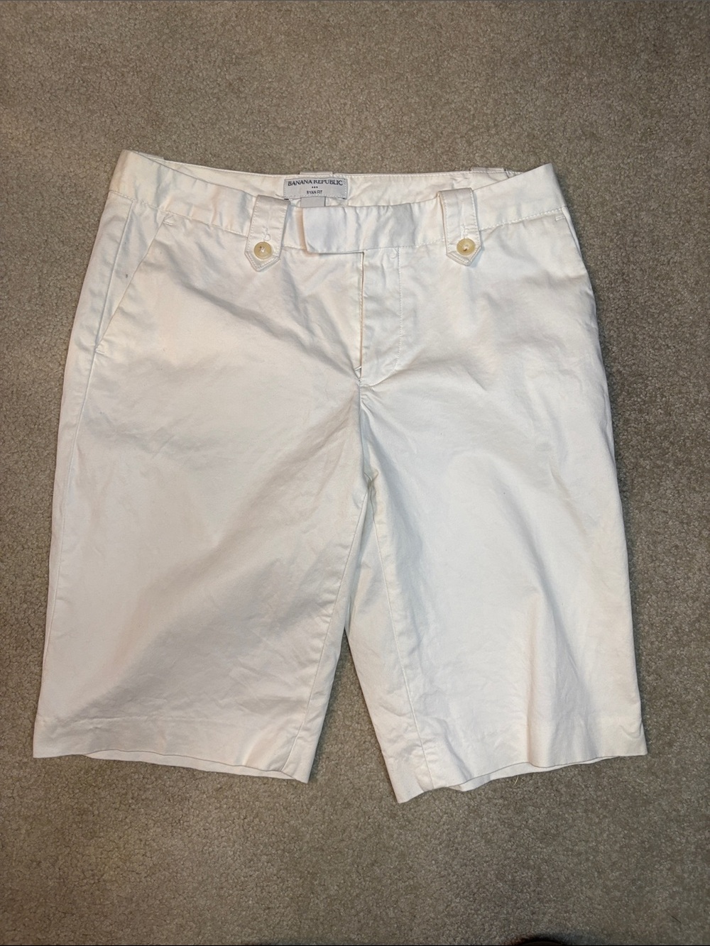 Banana Republic White Women’s Bermuda shorts